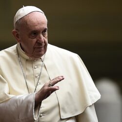 Papa Francisco critica neoliberalismo e “vírus do individualismo” em nova encíclica