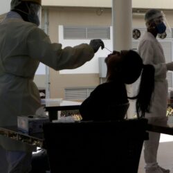 Nível da pandemia no Brasil nunca deixou de ser elevado, adverte sanitarista