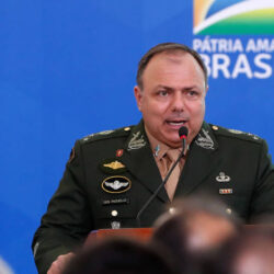 Temendo depoimento de Pazuelllo, comandante do Exército se reúne com presidente da CPI do Genocídio