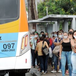 Depois de quanto tempo uma pessoa com covid-19 deve deixar o isolamento?