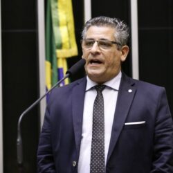 Deputado do PSL decide votar contra PEC do voto impresso após ameaças de bolsonaristas