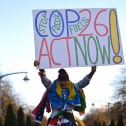 Acordo para reduzir gás do efeito estufa e protestos marcam 3º dia da Cúpula do Clima da ONU