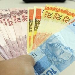 Salário mínimo mais uma vez sem aumento real