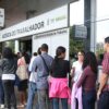 Alta do desemprego leva a recorde de endividamento das famílias