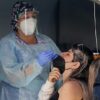 Brasil tem transmissão recorde de covid-19 e mortes voltam a níveis de outubro