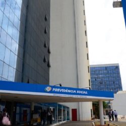 Mais de 2 milhões de pessoas esperam por seus benefícios do INSS