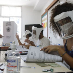 Eleitor que não votou em 2020, não se justificou e nem pagou multa pode votar normalmente este ano