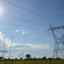 Saiba por que onde estatal de energia foi privatizada o povo sofre com falta de luz