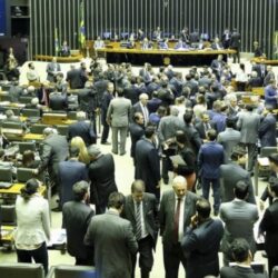 Câmara pode votar nesta quarta (27) MP que cria benefício extra para o Auxílio Brasil