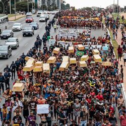 Milhares de indígenas protestam em Brasília contra mineração em terras tradicionais