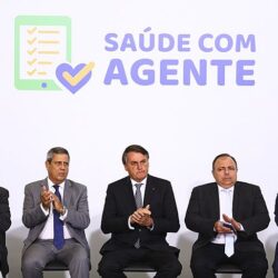 Com Pazuello e Braga Netto, Bolsonaro ignora reprovação à gestão da pandemia em campanha