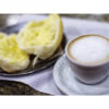 Café com leite e pão com margarina ficam mais distantes da mesa dos brasileiros