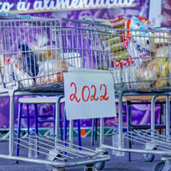 Com Bolsonaro, salário mínimo não paga nem a cesta básica em São Paulo