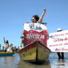 Barqueata de mulheres no Rio Jaguaribe brada por justiça socioambiental e de gênero