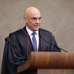 Moraes promete ser “célere, firme e implacável” contra mentiras nas eleições 2022