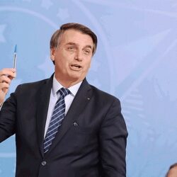 Bolsonaro prevê Auxílio Brasil de R$ 405 e salário mínimo sem aumento real em 2023