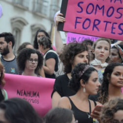 De olho no voto, Bolsonaro mente ao afirmar que tem política para mulheres