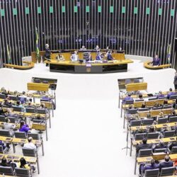 Câmara pode votar urgência para projetos de lei contra pesquisas eleitorais nesta terça