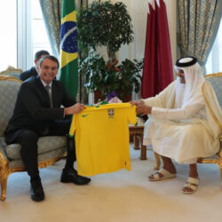Obras da Copa no Qatar deixam 6,7 mil imigrantes mortos e milhares sem salários