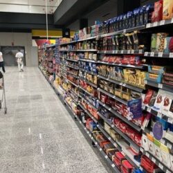 Consumo de alimentos ultraprocessados provoca 57 mil mortes por ano no Brasil