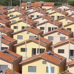 Bolsonaro deixou apenas 5% do valor necessário para retomar obras de moradia, aponta GT de Cidades