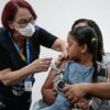 No apagar das luzes, governo Bolsonaro recomenda ampliação de vacinação infantil contra covid