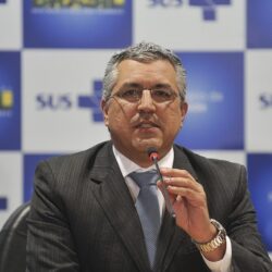 Posse de Lula será o reencontro do Brasil com a democracia e com o mundo, diz Alexandre Padilha