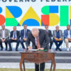 Lula diz que vai cumprir promessa de valorização do salário mínimo
