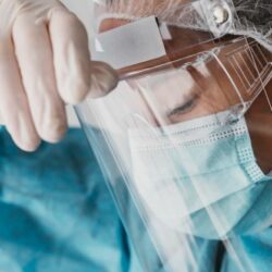 Covid-19 – A taxa de crescimento no número de casos tornou a subir e está agora em 0,0232%