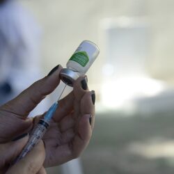 Após dois meses nos postos, apenas 17% do público esperado tomou a vacina bivalente
