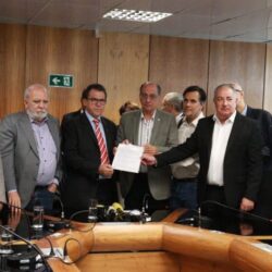 Centrais propõem retomada da política de salário mínimo com reajuste real de 2,4%