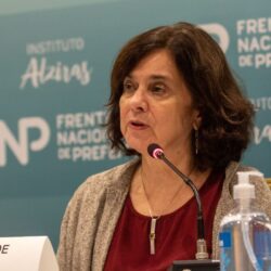 “É hora de intensificar a vacinação”, diz ministra sobre covid-19