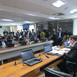 Comissão do Senado aprova nova regra para aposentadoria especial por periculosidade