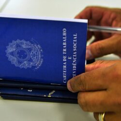Desemprego recua para 8,3% no trimestre encerrado em maio, diz IBGE
