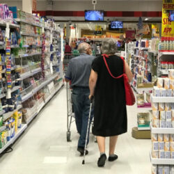Preço da cesta básica cai em maio e reajuste do mínimo eleva poder de compra