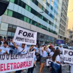 Eletricitários entrarão em greve em agosto contra demissões e desmonte da Eletrobras