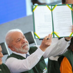 Lula sanciona lei do Mais Médicos