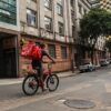 Reunião entre governo, apps e entregadores termina sem acordo; categoria indica greve