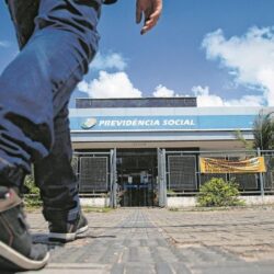 Senado aprova e envia à sanção projeto do governo que zera fila do INSS