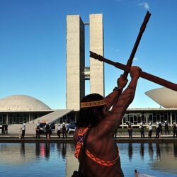 Bancada ruralista promete derrubar veto ao marco temporal; indígenas reagem e convocam mobilização