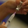 Nísia Trindade amplia faixa etária de vacinação contra a dengue para que doses não sejam perdidas