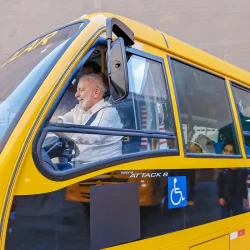 Municípios do Ceará ganham 113 novos ônibus escolares