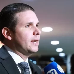 Câmara deve analisar nesta terça (20) urgência de PL que acaba com descontos no INSS