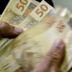 Aposentados do INSS que ganham mais que o mínimo começam a receber 13º