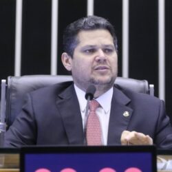 Pedido de CPI mista sobre descontos indevidos no INSS é lido em sessão do Congresso