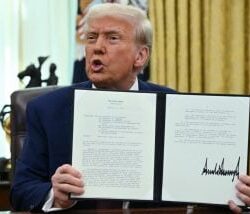 Trump volta a atacar Justiça brasileira e relaciona tarifaço a Bolsonaro em carta ao ex-presidente