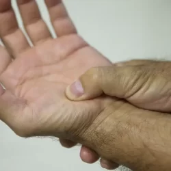 Lei define fibromialgia como deficiência em todo país a partir de 2026