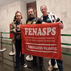 Contra a destruição do serviços públicos, FENASPS participa de vigília em protesto contra o GT da “reforma” administrativa