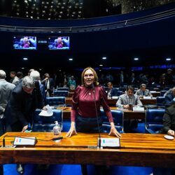 Aprovado programa de incentivo a servidores do INSS para reduzir filas