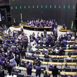 De forma unânime, Câmara aprova isenção do IR para salários de até R$ 5 mil a partir de 2026